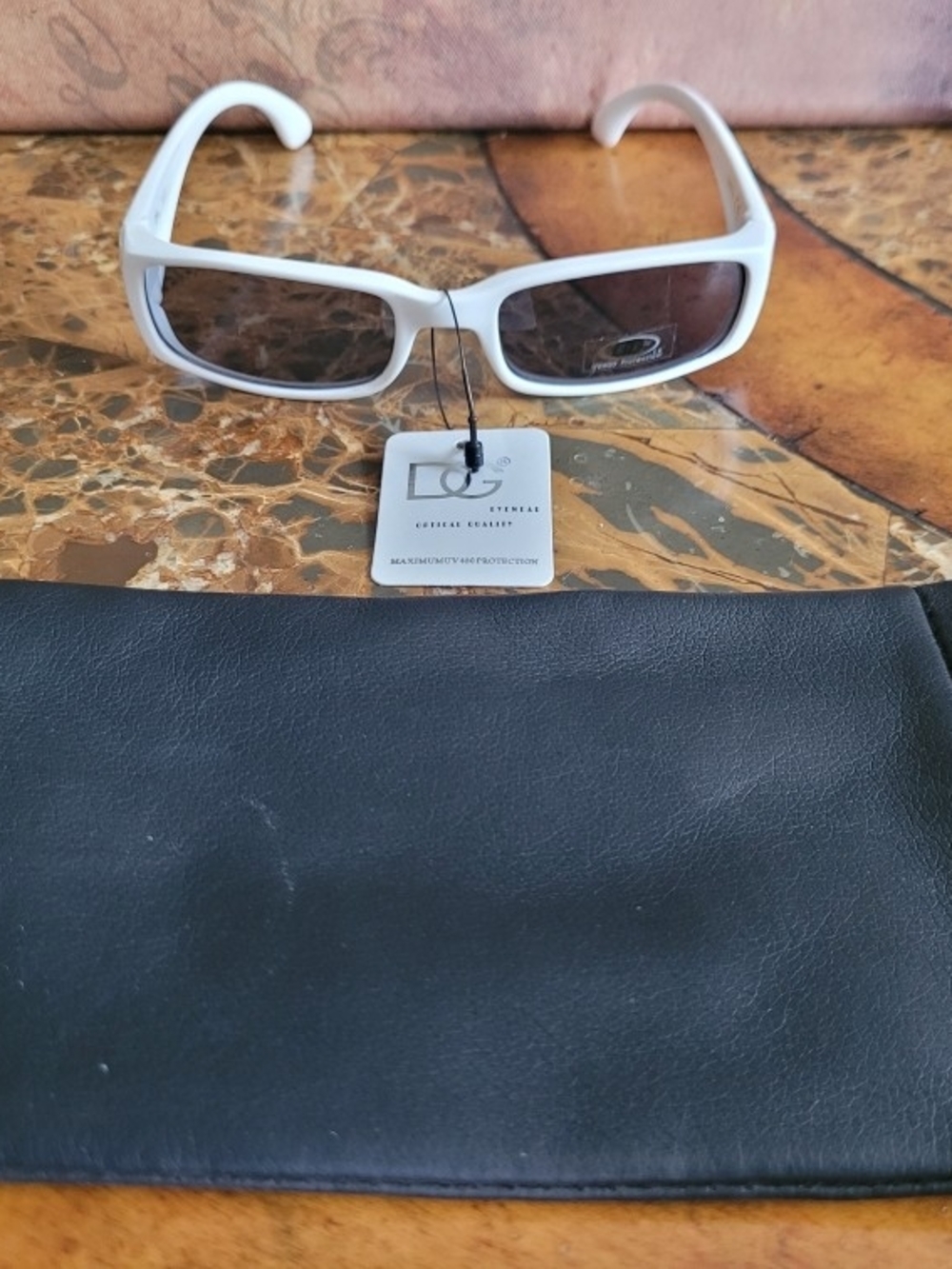 DG Eyewear White Rectangular Sunglasses with Smoky Lenses